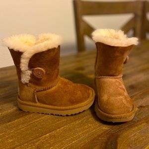 UGG Bailey Button boots Toddler size 8